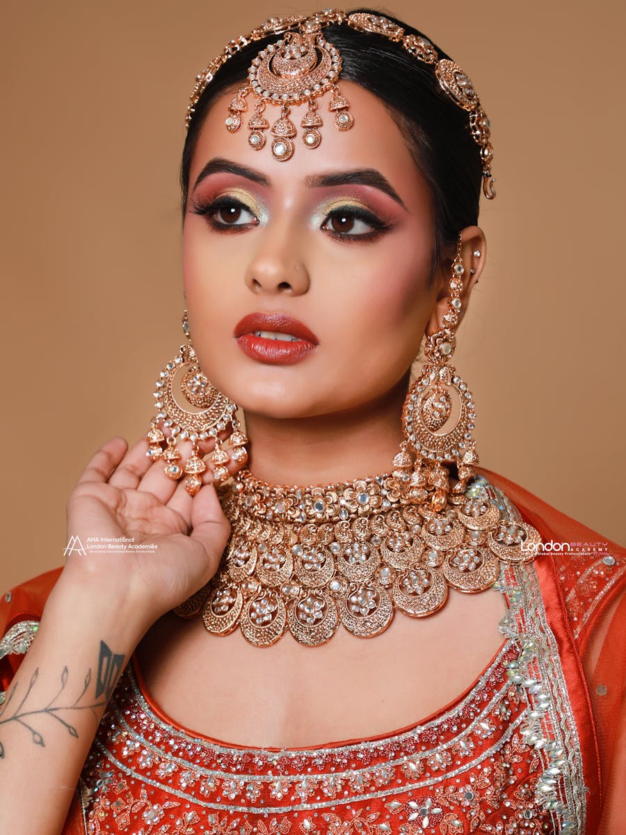 Bridal hairstyle & accessories. Bridal Beauty Parlor Bhubaneswar Khandagiri | Sha lovJagamara